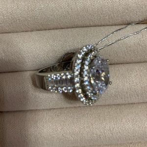 Ring- white zircon